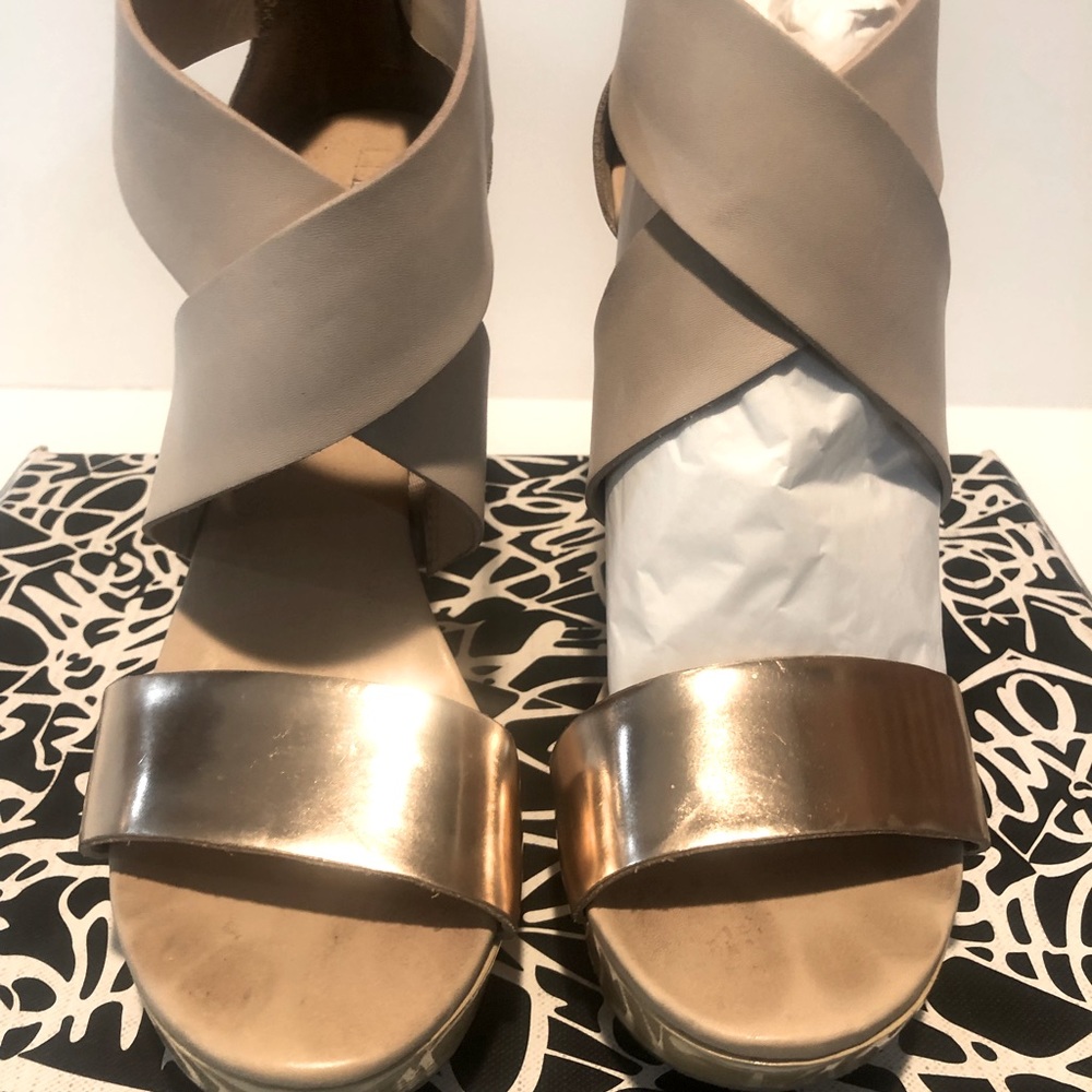 Diane Von Furstenberg rose gold wedges - Picture 4 of 7